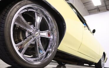 Chevrolet-Chevelle-1967-Butternut-Yellow-Black-37
