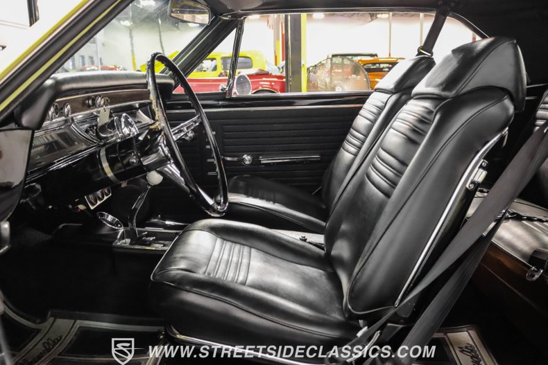 Chevrolet-Chevelle-1967-Butternut-Yellow-Gold-10