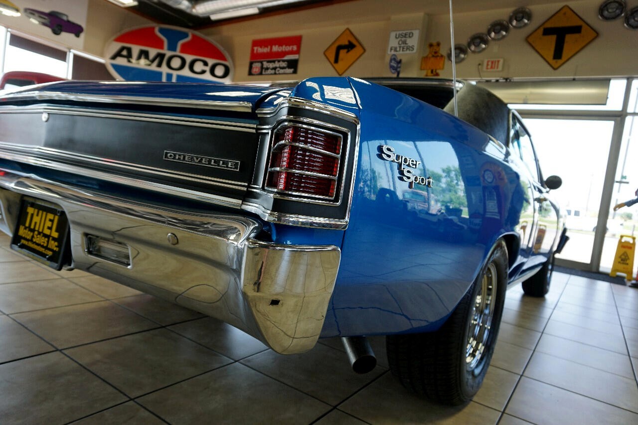 Chevrolet-Chevelle-1967-Classic-Car-16
