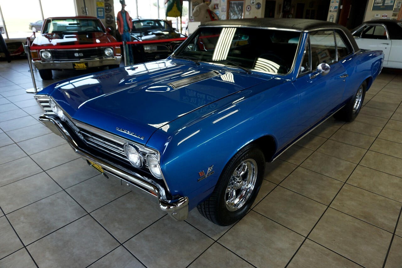 Chevrolet-Chevelle-1967-Classic-Car-2