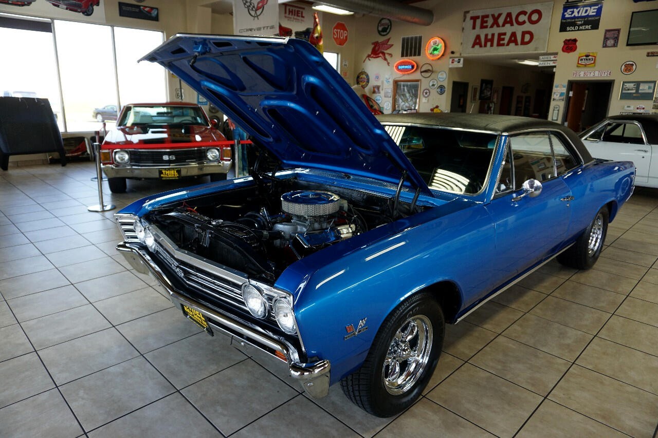 Chevrolet-Chevelle-1967-Classic-Car-29
