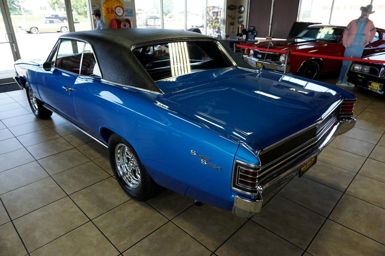 Chevrolet-Chevelle-1967-Classic-Car-3