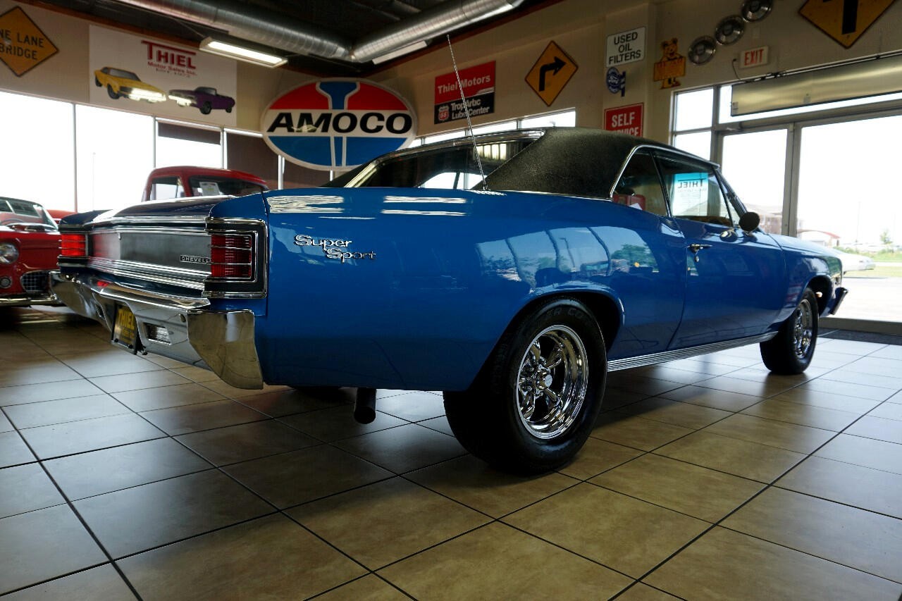 Chevrolet-Chevelle-1967-Classic-Car-6