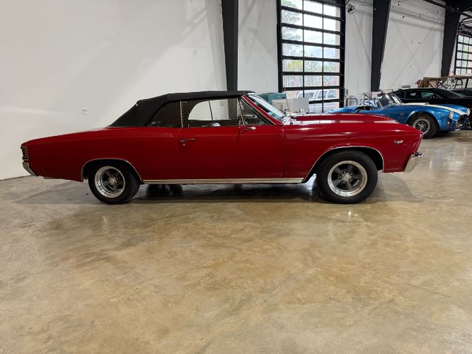 Chevrolet-Chevelle-1967-Red-Black-Vinyl-2