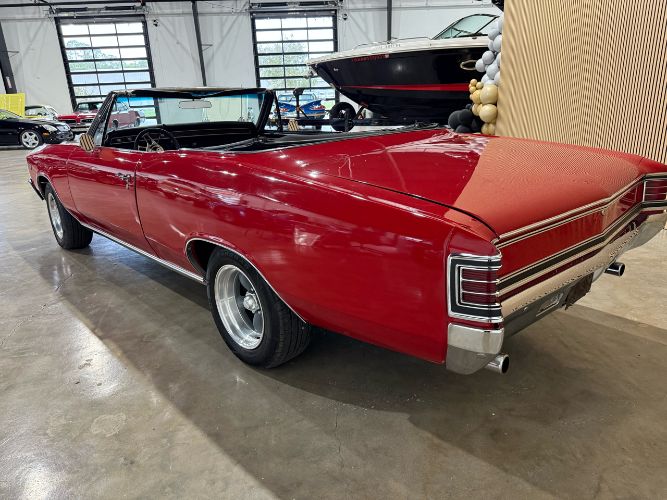 Chevrolet-Chevelle-1967-Red-Black-Vinyl-25