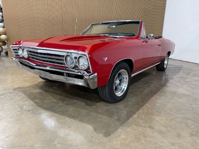 Chevrolet-Chevelle-1967-Red-Black-Vinyl-30