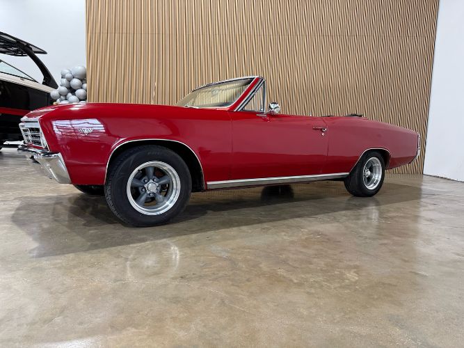 Chevrolet-Chevelle-1967-Red-Black-Vinyl-31