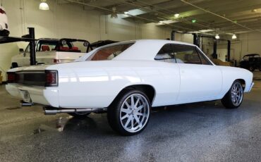 Chevrolet-Chevelle-1967-WHITE-RED-2