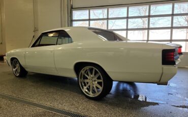 Chevrolet-Chevelle-1967-WHITE-RED-4