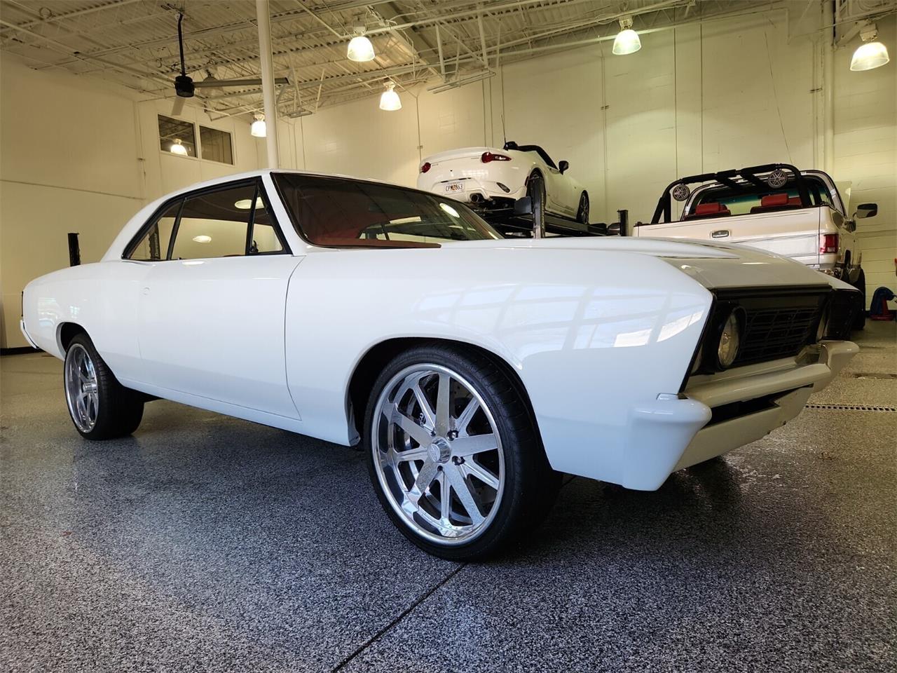 Chevrolet-Chevelle-1967-WHITE-RED-40