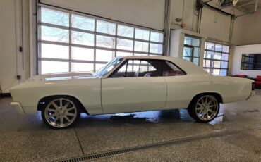 Chevrolet-Chevelle-1967-WHITE-RED-5