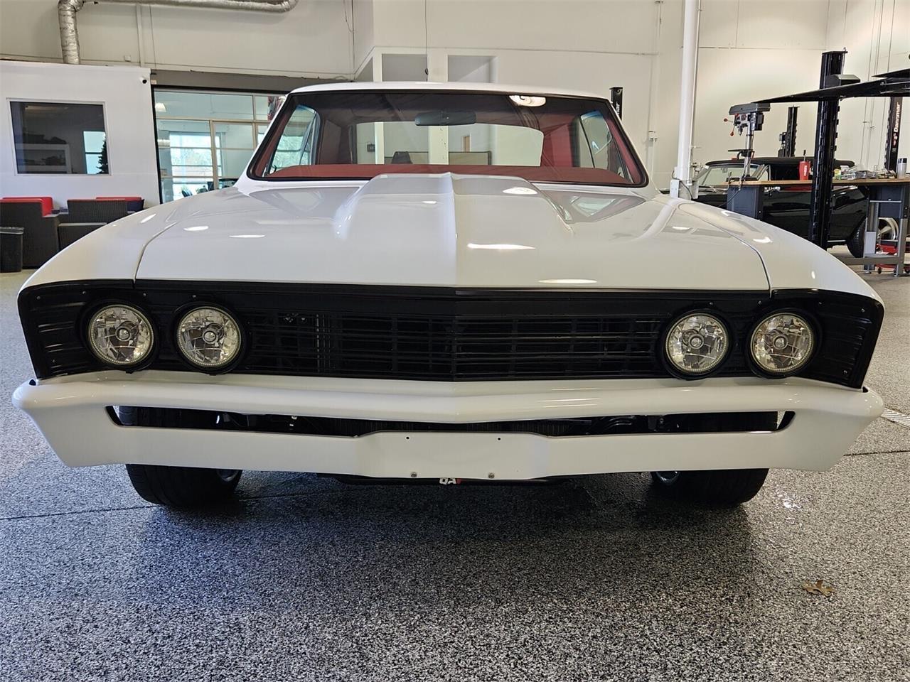 Chevrolet-Chevelle-1967-WHITE-RED-6