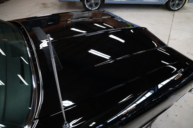 Chevrolet-Chevelle-1968-Black-Black-Deluxe-24