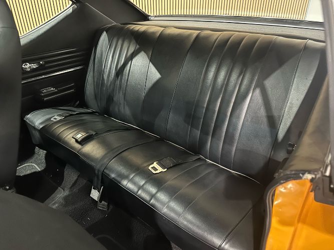 Chevrolet-Chevelle-1968-Orange-Black-Vinyl-15