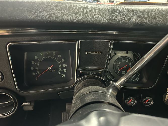 Chevrolet-Chevelle-1968-Orange-Black-Vinyl-17