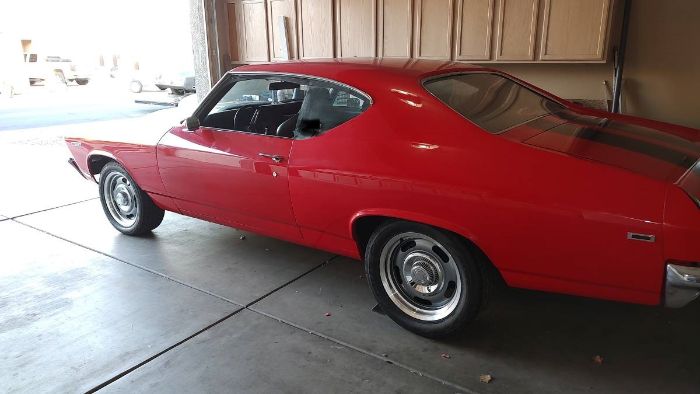 Chevrolet-Chevelle-1969-Red-Black-stripes-2