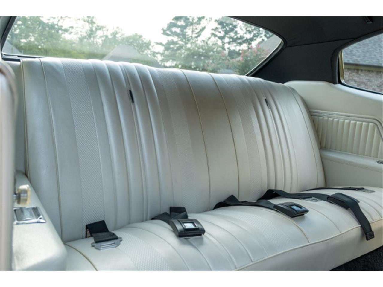 Chevrolet-Chevelle-1970-Antique-Gold-White-20