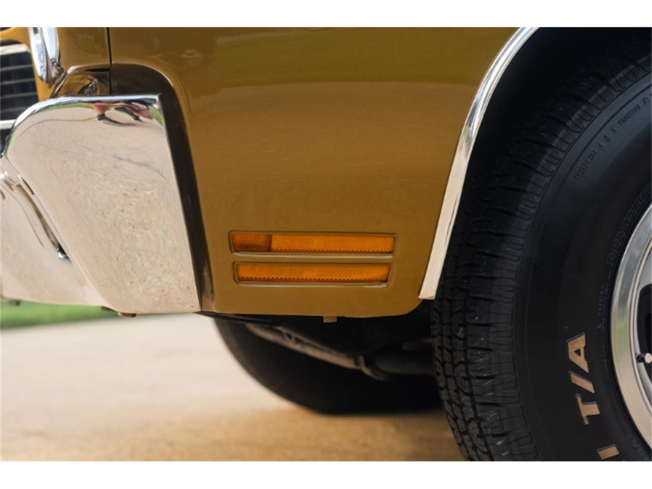Chevrolet-Chevelle-1970-Antique-Gold-White-28