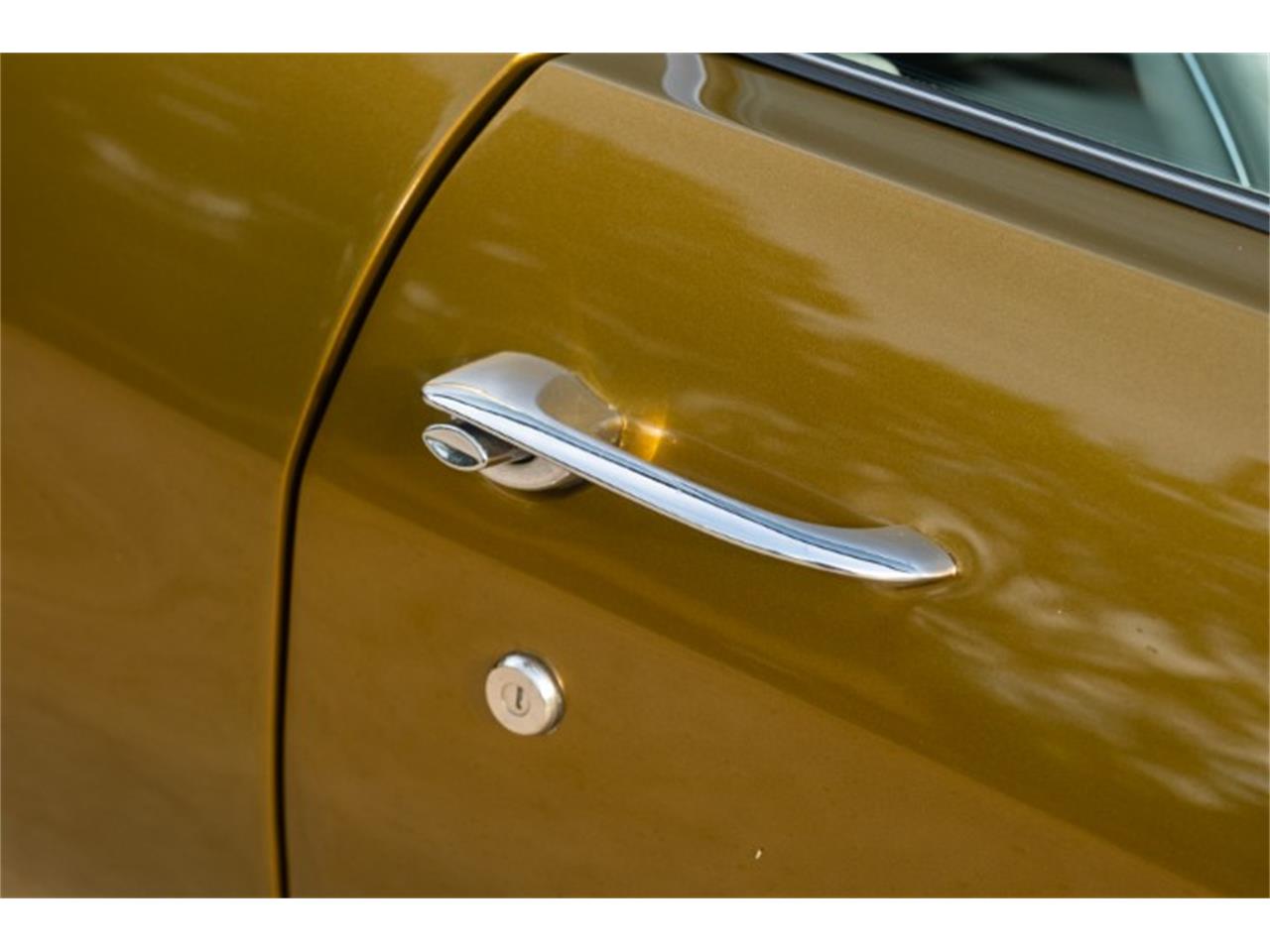 Chevrolet-Chevelle-1970-Antique-Gold-White-31