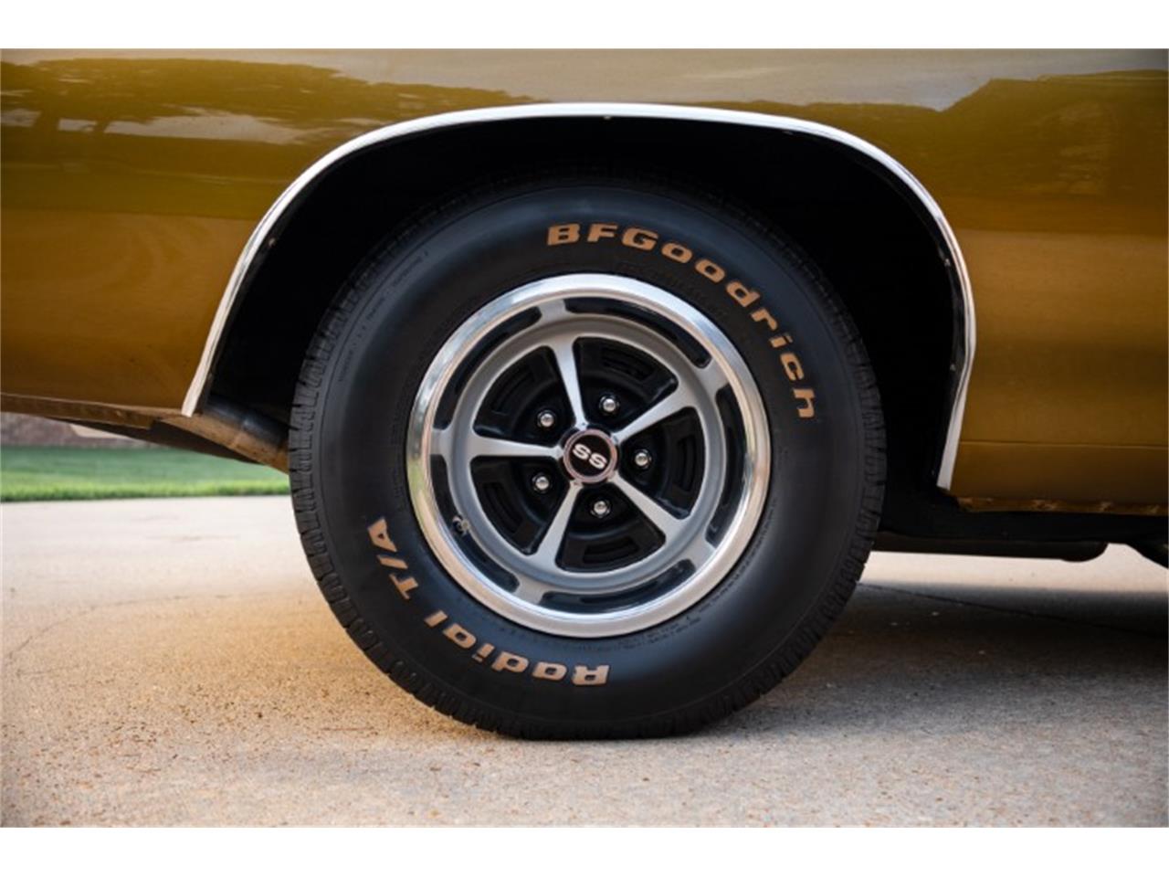 Chevrolet-Chevelle-1970-Antique-Gold-White-36