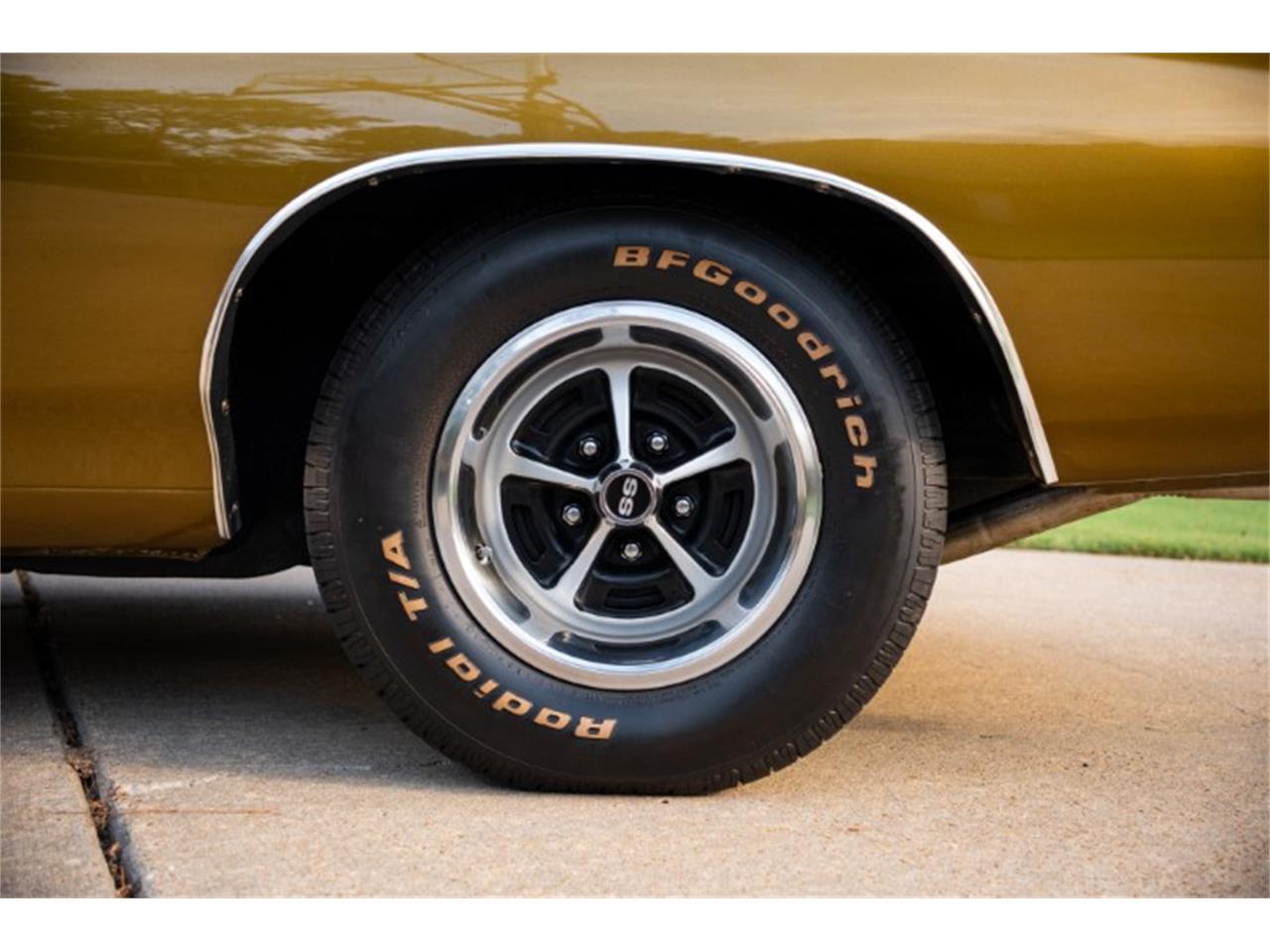 Chevrolet-Chevelle-1970-Antique-Gold-White-39