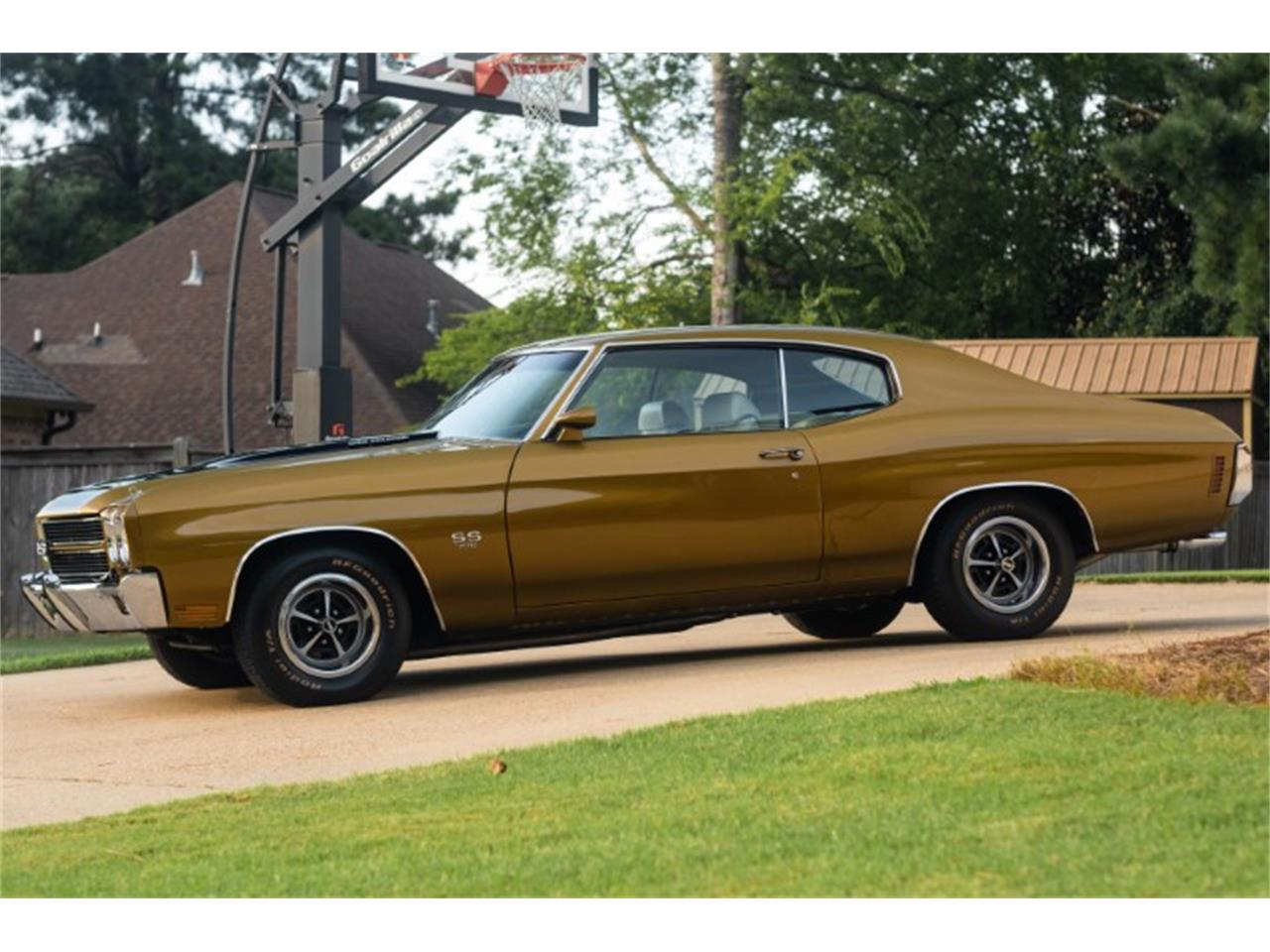 Chevrolet-Chevelle-1970-Antique-Gold-White-4