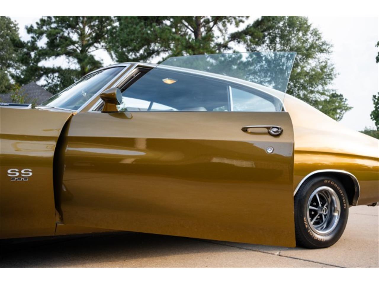 Chevrolet-Chevelle-1970-Antique-Gold-White-45