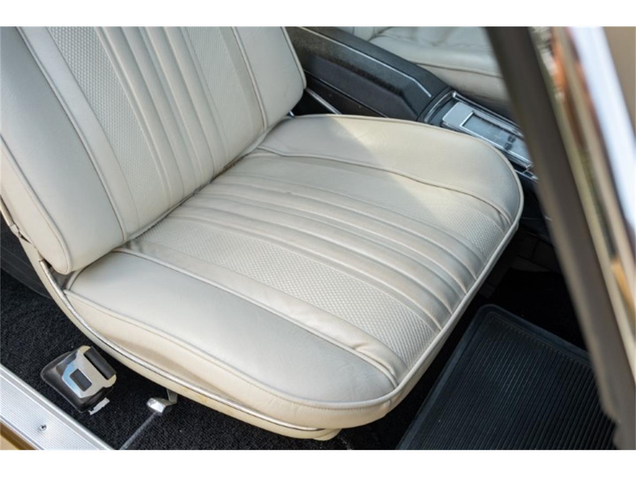Chevrolet-Chevelle-1970-Antique-Gold-White-48