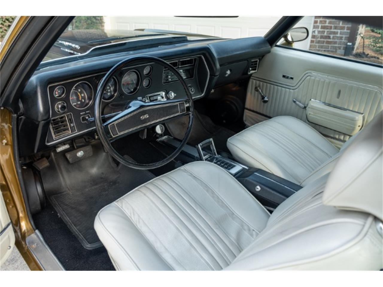 Chevrolet-Chevelle-1970-Antique-Gold-White-63