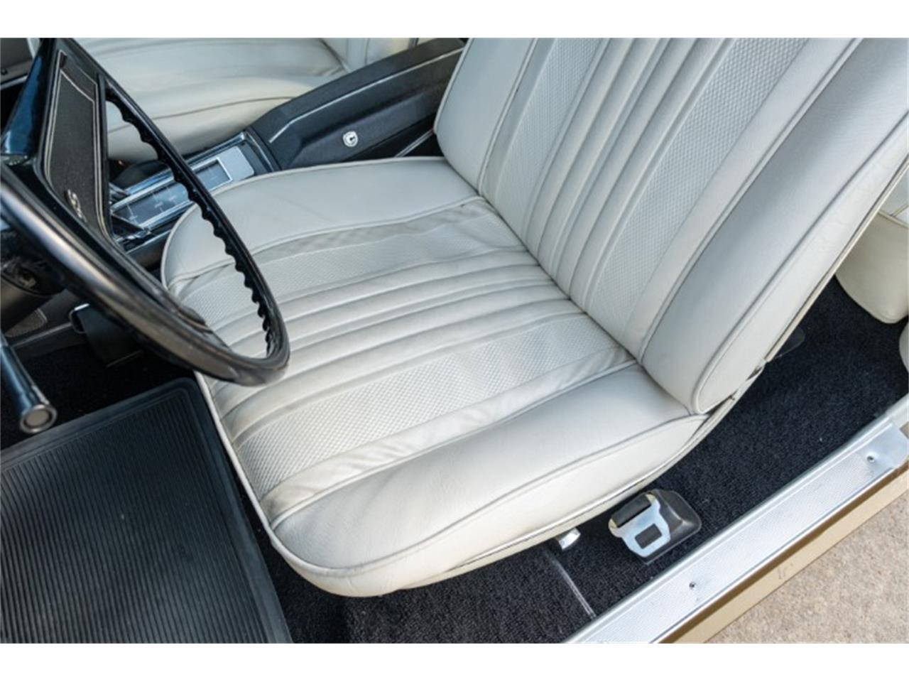 Chevrolet-Chevelle-1970-Antique-Gold-White-66