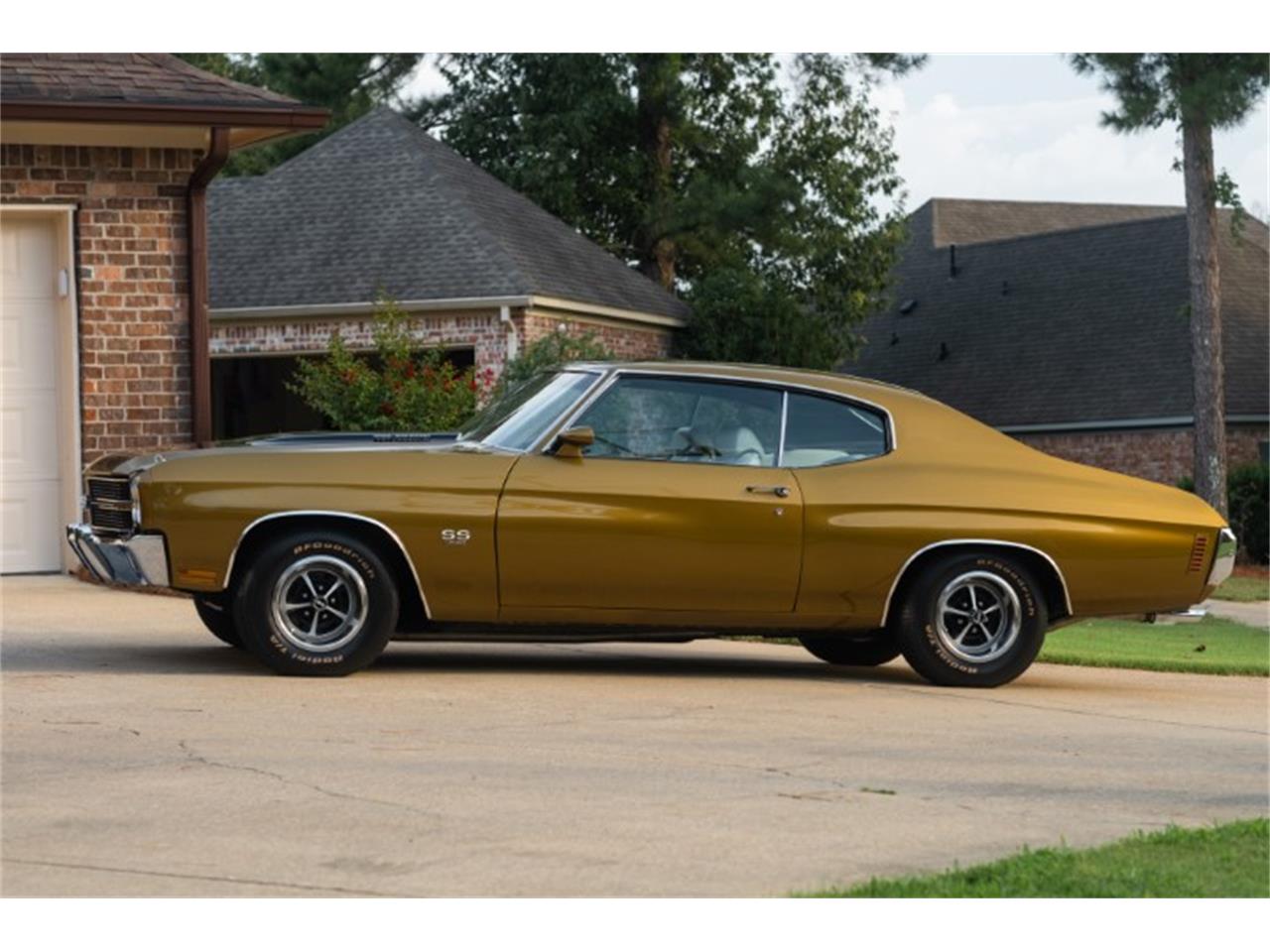 Chevrolet-Chevelle-1970-Antique-Gold-White-9
