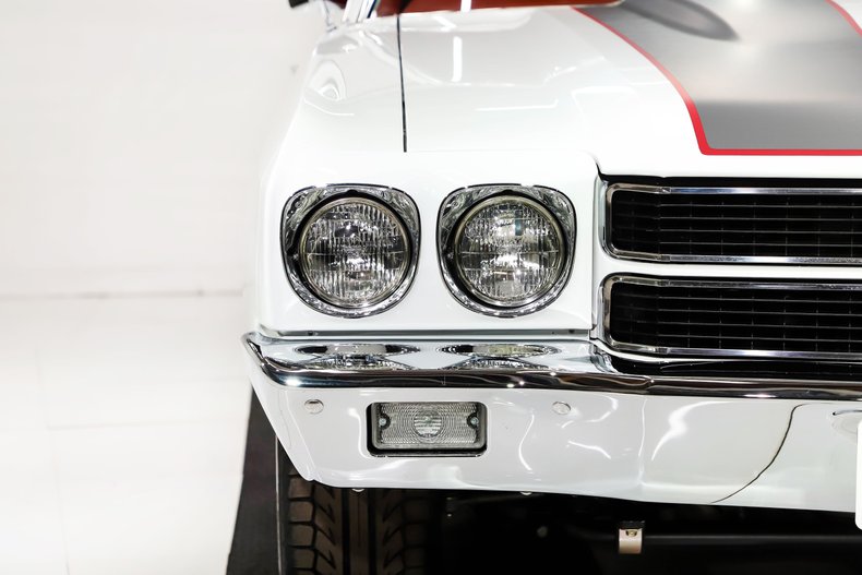 Chevrolet-Chevelle-1970-Classic-White-Red-Leather-1