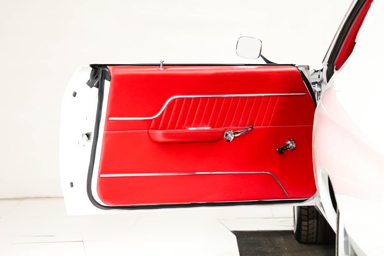 Chevrolet-Chevelle-1970-Classic-White-Red-Leather-15