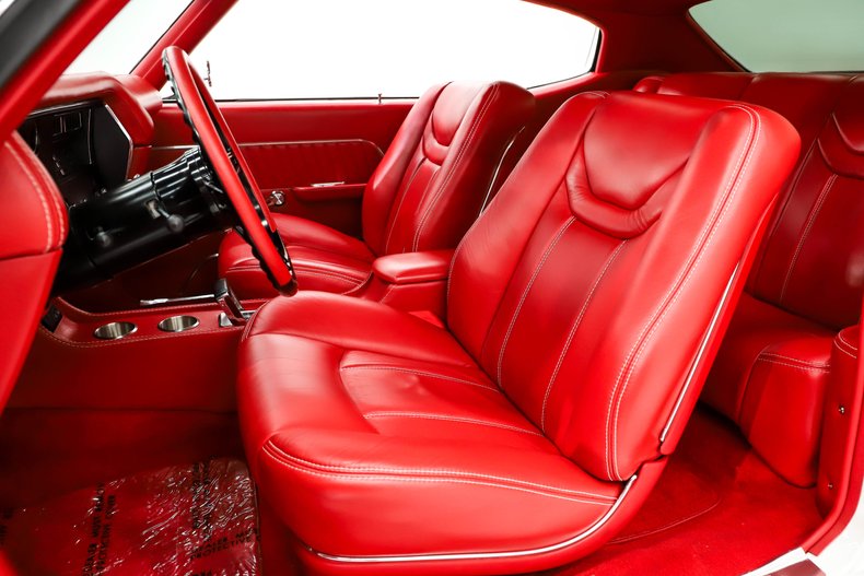 Chevrolet-Chevelle-1970-Classic-White-Red-Leather-19
