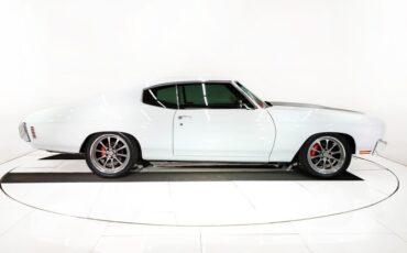 Chevrolet-Chevelle-1970-Classic-White-Red-Leather-22
