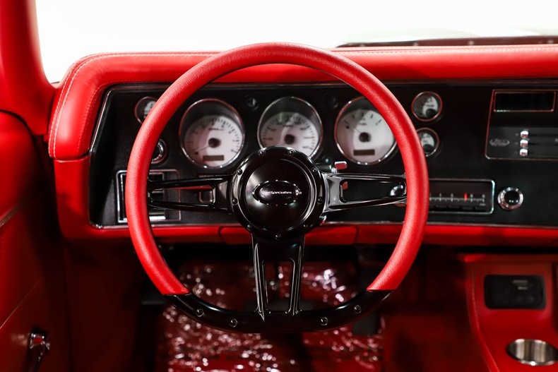 Chevrolet-Chevelle-1970-Classic-White-Red-Leather-23