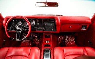 Chevrolet-Chevelle-1970-Classic-White-Red-Leather-27