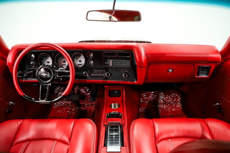 Chevrolet-Chevelle-1970-Classic-White-Red-Leather-27