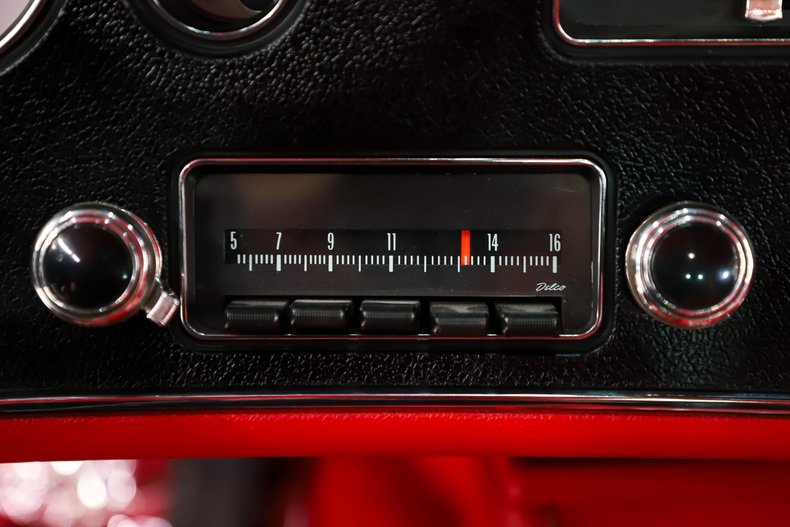 Chevrolet-Chevelle-1970-Classic-White-Red-Leather-28