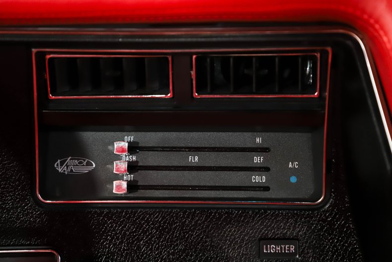 Chevrolet-Chevelle-1970-Classic-White-Red-Leather-30