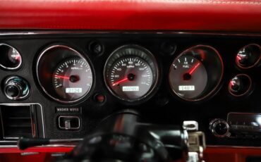 Chevrolet-Chevelle-1970-Classic-White-Red-Leather-42