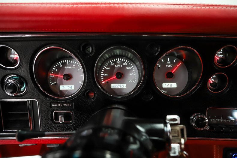 Chevrolet-Chevelle-1970-Classic-White-Red-Leather-42