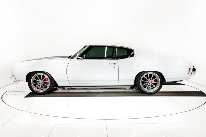 Chevrolet-Chevelle-1970-Classic-White-Red-Leather-46