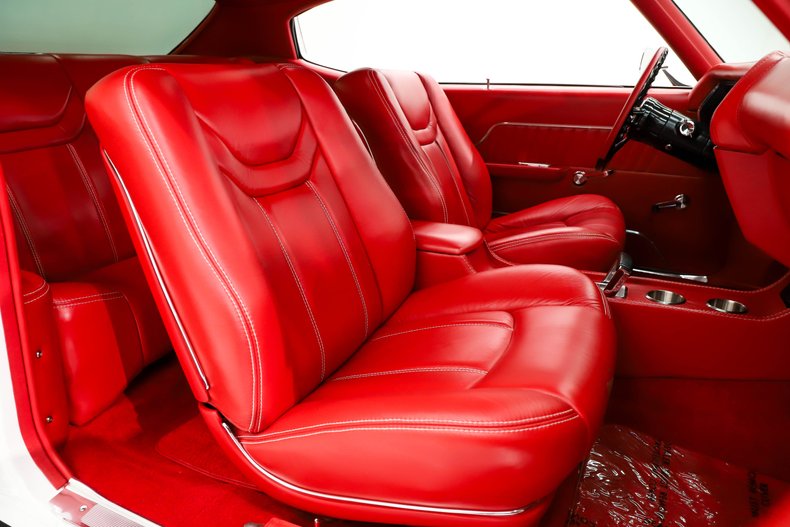 Chevrolet-Chevelle-1970-Classic-White-Red-Leather-47
