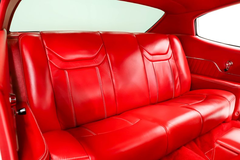 Chevrolet-Chevelle-1970-Classic-White-Red-Leather-48