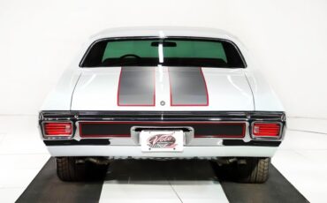 Chevrolet-Chevelle-1970-Classic-White-Red-Leather-5