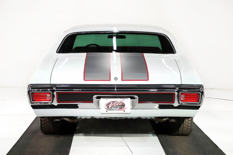 Chevrolet-Chevelle-1970-Classic-White-Red-Leather-5