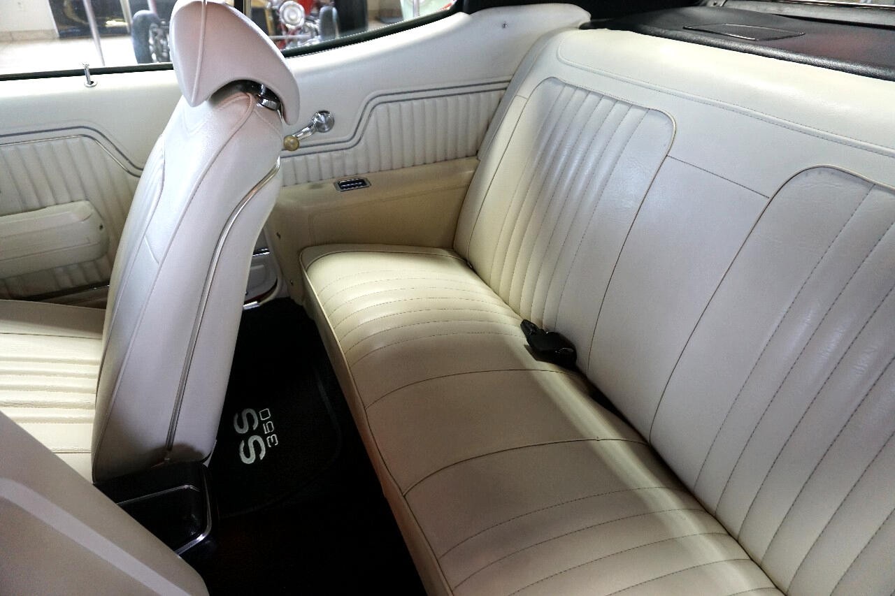 Chevrolet-Chevelle-1972-Classic-Car-21
