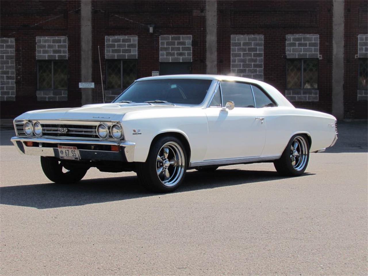 Chevrolet-Chevelle-ss-1967-Metallic-Pearl-White-Black-11
