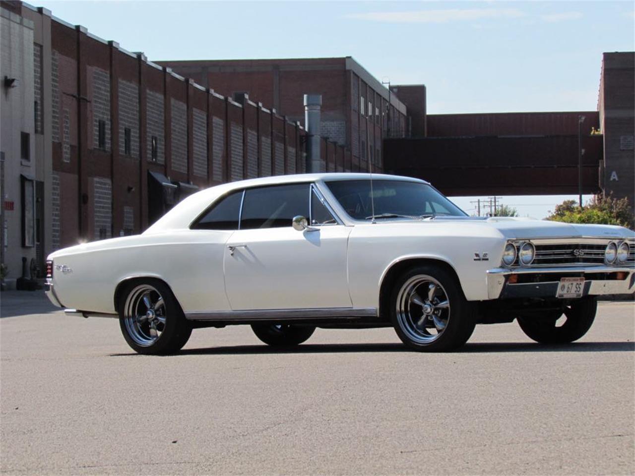 Chevrolet-Chevelle-ss-1967-Metallic-Pearl-White-Black-12
